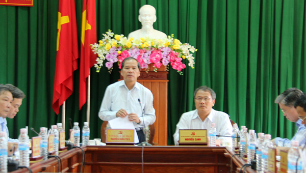 Đồng chí Nguyễn Xuân Tiến – UVTW Đảng, Bí thư Tỉnh ủy làm việc với huyện ủy Di Linh. Ảnh: NDONG BRỪM