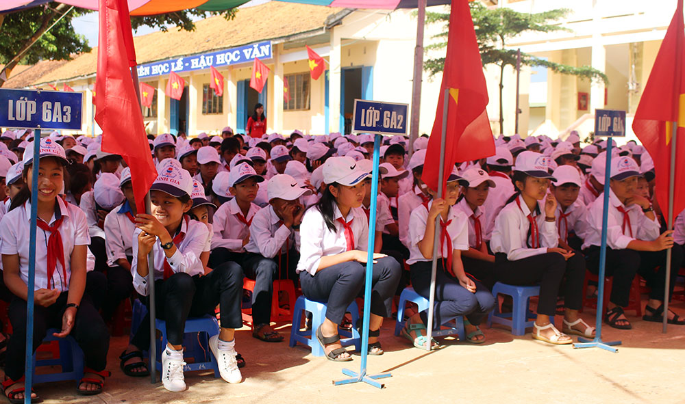 Học sinh Trường THCS Ninh Gia tại lễ khai giảng. Ảnh: T.V