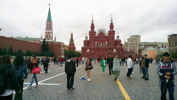 Du khách khắp thế giới đến thăm Quảng trường Đỏ