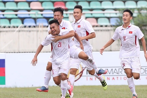 Cầu thủ U18 Việt Nam vui mừng sau khi ghi bàn thắng vào lưới U18 Indonesia. (Nguồn: Zing.vn)