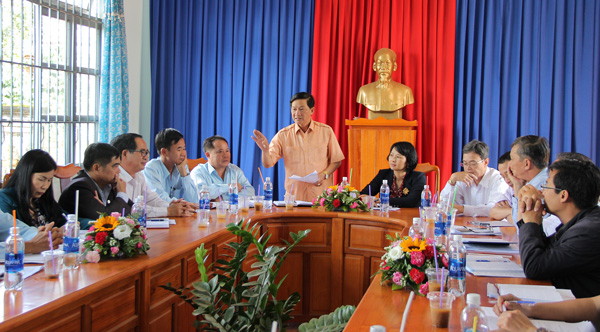 Đồng chí Trần Đức Quận phát biểu tại xã Nam Hà