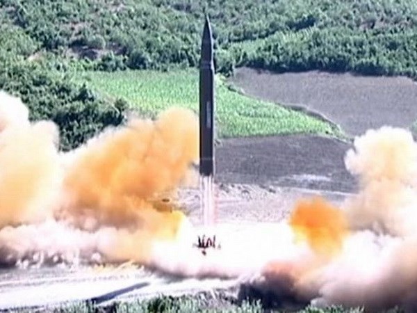 Triều Tiên phóng tên lửa, người dân Nhật Bản được yêu cầu trú ẩn