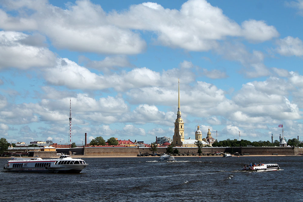 Pháo đài Petro Pavlov bên sông Neva