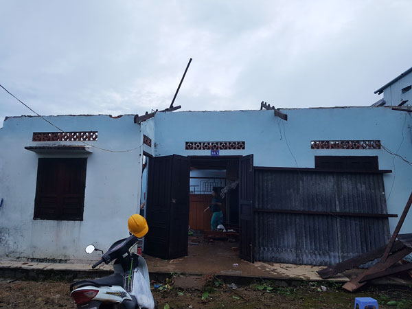 Bảo Lộc: Lốc xoáy thổi bay hơn 20 mái nhà dân, 4 người bị thương