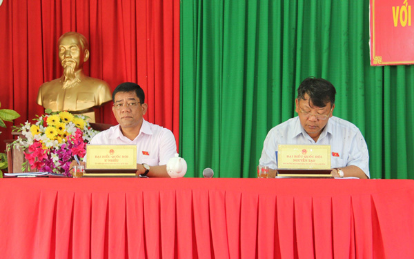 Đoàn ĐBQH tiếp xúc với cử tri huyện Cát Tiên, Đạ Tẻh
