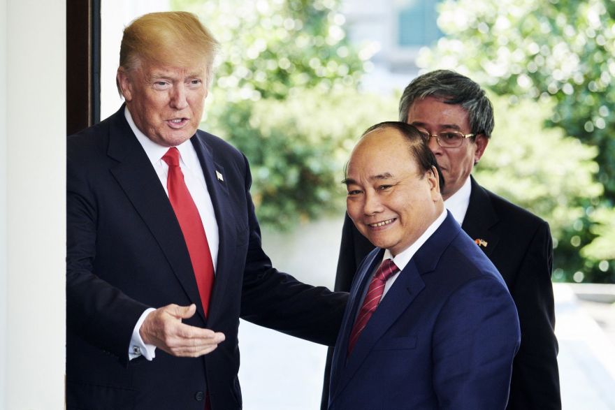 Thủ tướng Nguyễn Xuân Phúc và Tổng thống Mỹ Donald Trump tại Nhà Trắng. Ảnh: Reuters