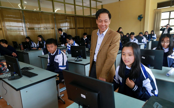 60 học sinh trường THPT Bùi Thị Xuân thử nghiệm phần mềm trực tuyến trước khi thi chính thức cấp trường vào chiều nay