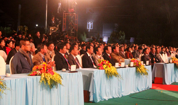 Các đồng chí lãnh đạo tỉnh và Tp Bảo Lộc về dự khai mạc đêm hội