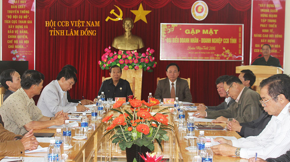 Hội CCB tỉnh, lãnh đạo tỉnh cùng đại biểu lắng nghe ý kiến của CCB Nguyễn Xuân Thân tại địa phương Đam Rông