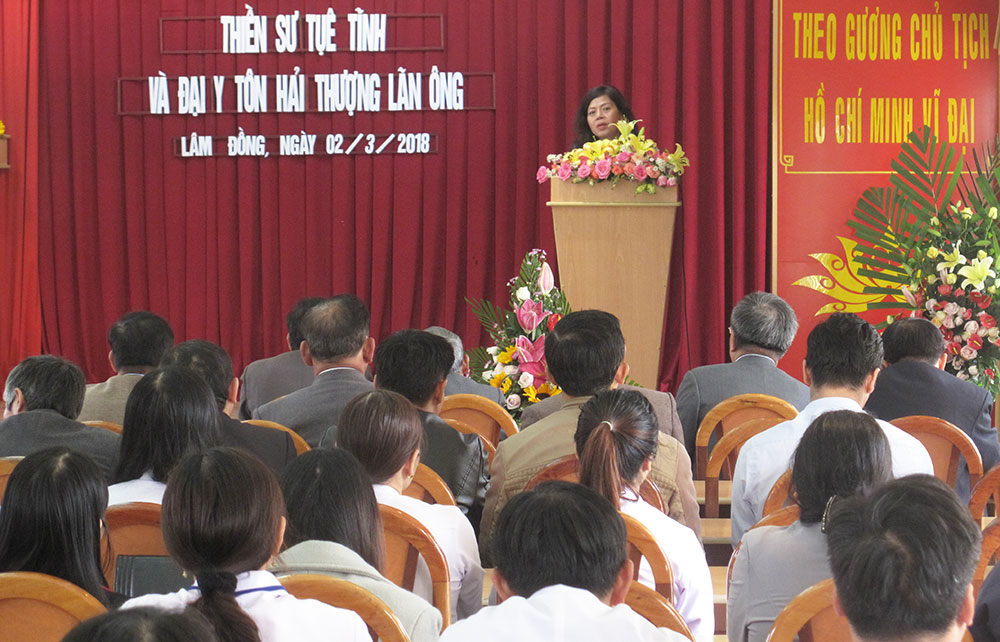 Phạm Thị Bạch Yến -TUV- Giám đốc Sở Y tế phát biểu ghi nhận sự đóng góp của các thầy thuốc lĩnh vực YHCT, trong đó Bệnh viện YHCT Phạm Ngọc Thạch đứng đầu về chỉ số hài lòng của bệnh nhân