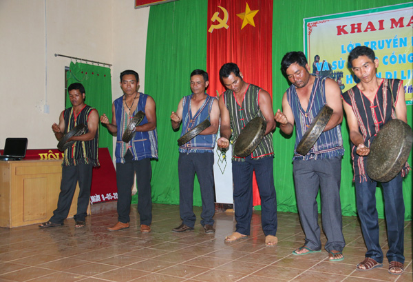 Lớp truyền dạy cồng chiêng xã Bảo Thuận (Di Linh)