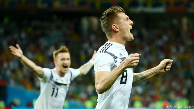 Reus và Kroos phối hợp tinh quái tạo nên bàn thắng tuyệt vời ở phút bù giờ cuối cùng cho ĐT Đức