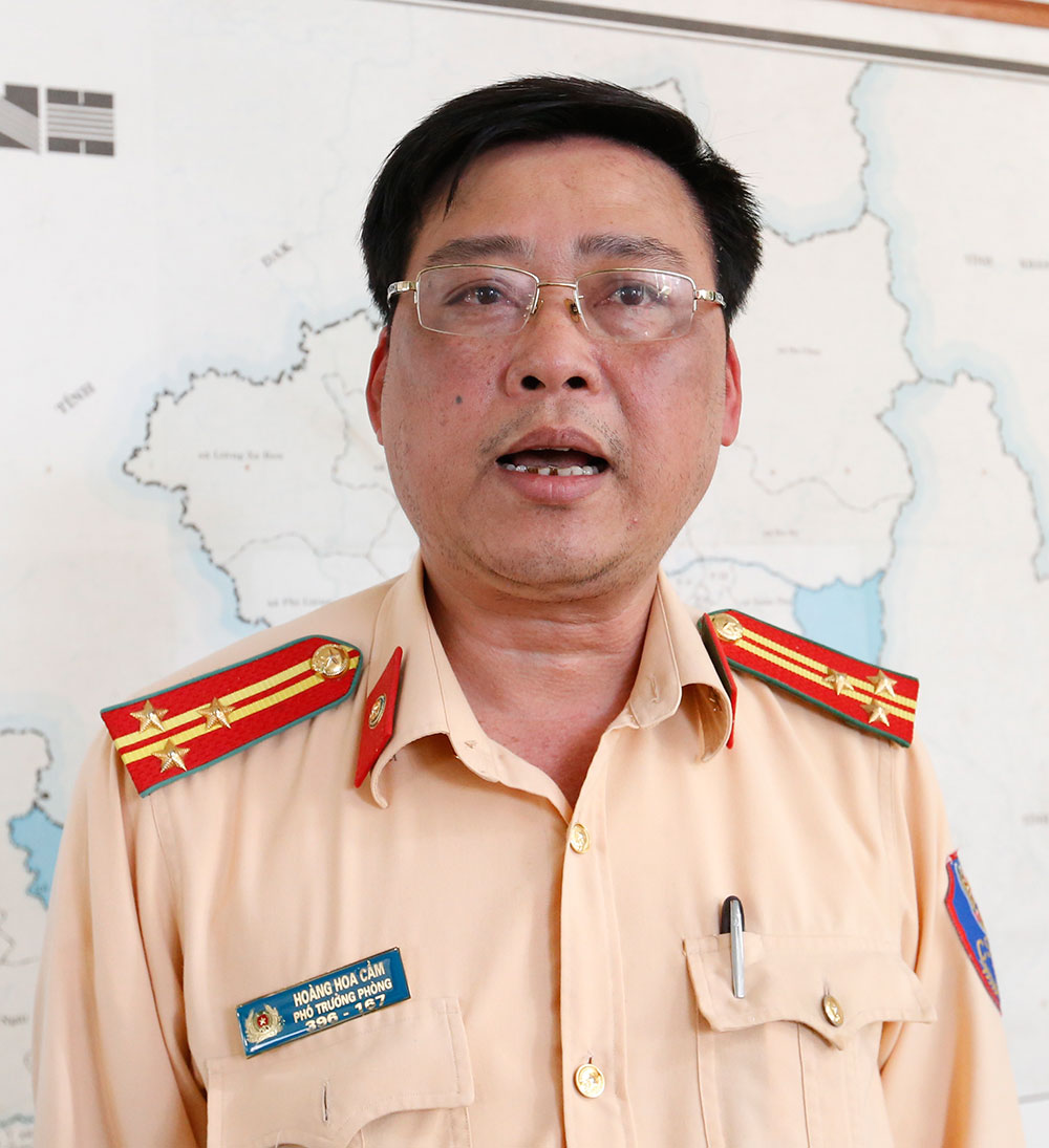 Thượng tá Hoàng Hoa Cầm - Phó Trưởng Phòng Cảnh sát giao thông Công an tỉnh