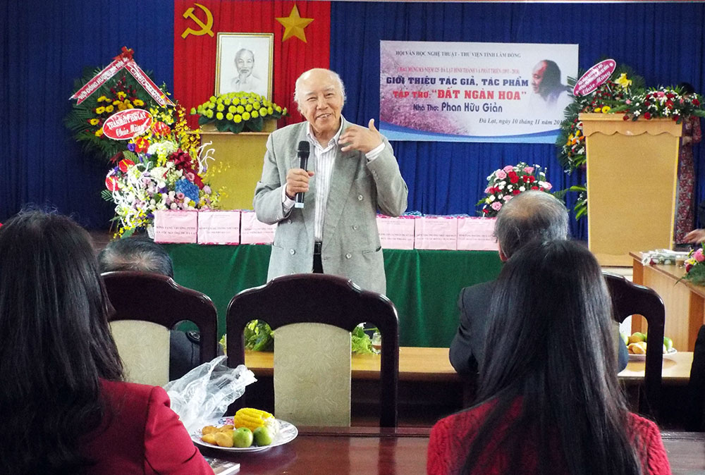 Hội VHNT Lâm Đồng: Ra mắt tác phẩm "Đất ngàn hoa" của nhà thơ Phan Hữu Giản