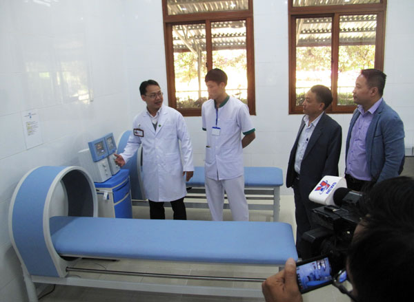 Giới thiệu về thiết bị sóng ngắn và điện từ trường - thiết bị hiện đại lần đầu tiên trang bị tại Lâm Đồng, phục vụ điều trị các rối loạn về thần kinh