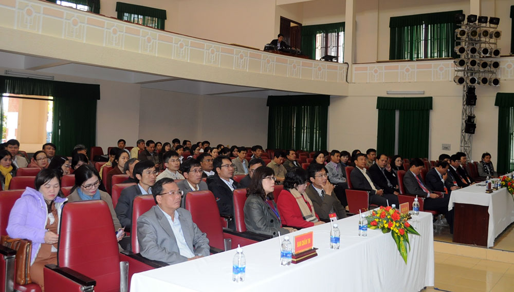 các đại biểu và thí sinh tham dự lễ khai mạc kỳ thi
