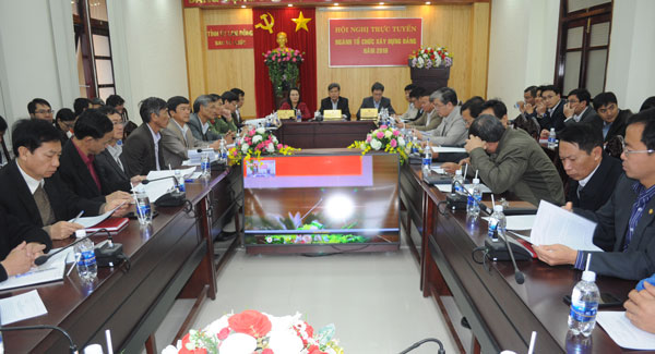 Các đại biểu tham dự hội nghị trực tiếp tại Hội trường Tỉnh ủy