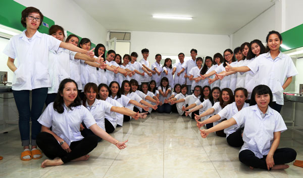 Lãnh đạo và nhân viên Công ty TNHH Công nghệ sinh học F1, trụ sở trên đường Trịnh Hoài Đức, Đà Lạt