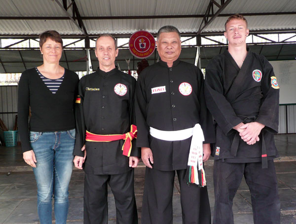 Gia đình võ sư Christian Kronenbitter cùng võ sư Trương Văn Bảo (thứ hai từ phải qua) tại Đà Lạt