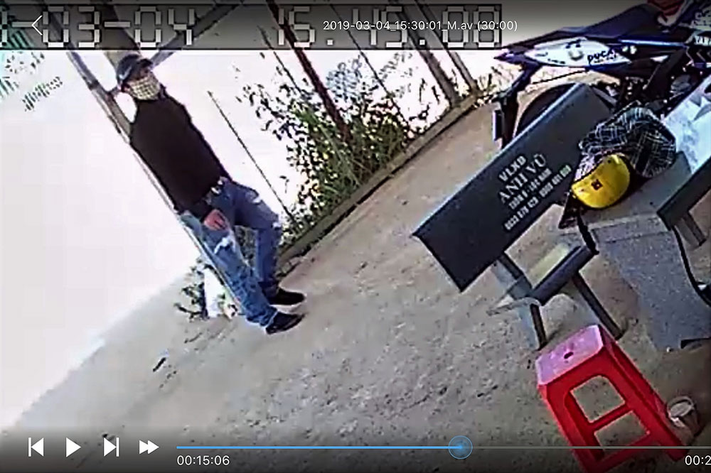 Camera ghi lại cảnh, nam thanh niên đột nhập nhà dân trộm Exciter giữa ban ngày