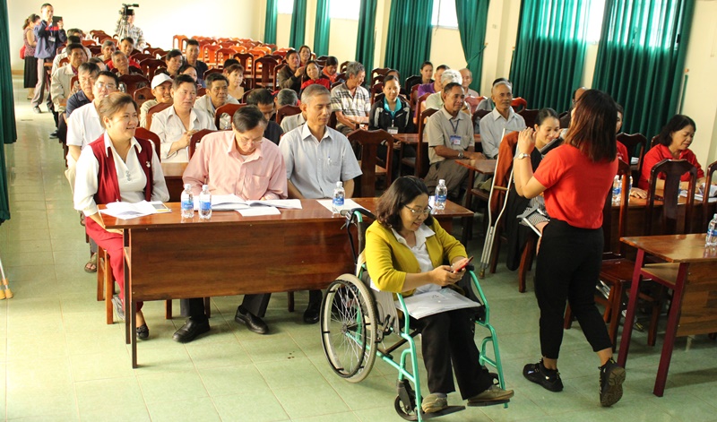 Các đại biểu về dự lễ kỷ niệm Ngày Người khuyết tật Việt Nam