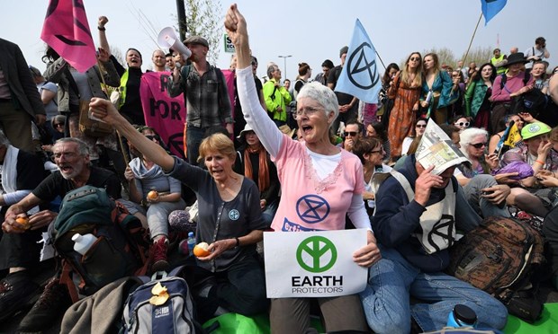 Cảnh sát Anh bắt giữ hơn 700 nhà hoạt động chống biến đổi khí hậu