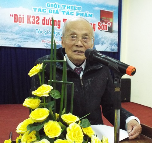 Nhà văn Nguyễn Thái Huyền giới thiệu tác phẩm của mình 