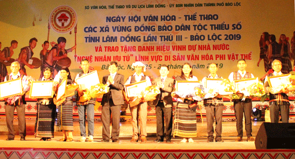 9 nghệ nhân của tỉnh Lâm Đồng được Chủ tịch Nước tặng danh hiệu Nghệ nhân Ưu tú