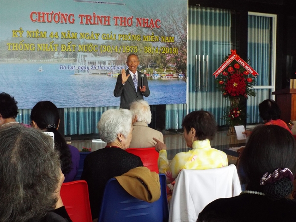 Đại tá Vũ Thiết - Phó Chủ tịch Hội CCB Tp.Đà Lạt, Phó Chủ nhiệm CLB Thơ Lâm Đồng kể chuyện về những trận đánh, sự ác liệt của cuộc chiến và giá trị của hoà bình, độc lập