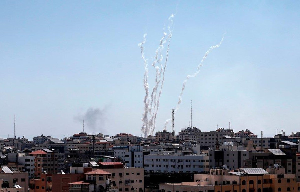 Khoảng 100 quả rocket được bắn từ Dải Gaza nhằm vào Nam Israel