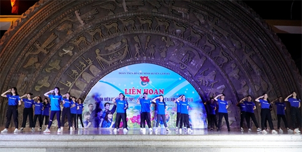 Phần thi Flashmob của trường THPT Lâm Hà