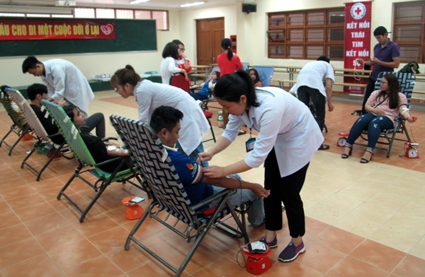 400 sinh viên Trường Đại học Yersin Đà Lạt tham gia Ngày hội hiến máu tình nguyện