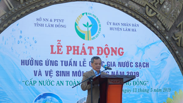 Ông Nguyễn Văn Huề, phó chi cục trưởng chi cục Thủy Lợi Lâm Đồng phát biểu tại lễ phát động hưởng ứng tuần lễ quốc gia nước sạch và vệ sinh môi trường năm 2019