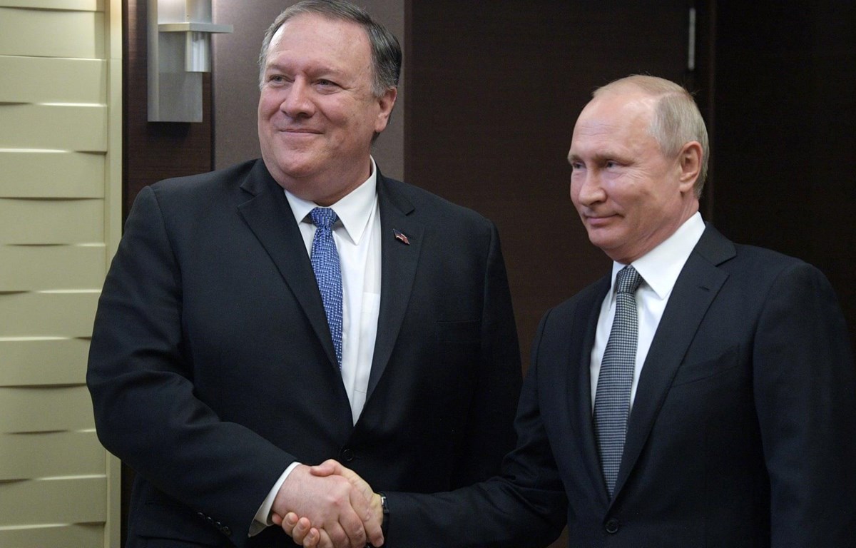 Tổng thống Nga Vladimir Putin gặp Ngoại trưởng Mỹ Mike Pompeo. (Nguồn: EPA)