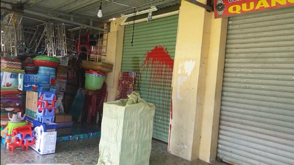 Nhóm người lạ mặc đồng phục thường xuyên xuất hiện đe dọa tiểu thương tại Chợ Bảo Lộc 