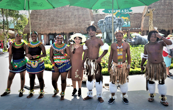 Các thổ dân châu Phi biểu diễn mối ngày