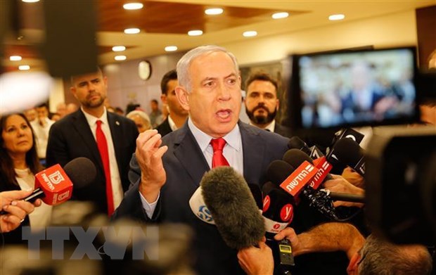 Thủ tướng Israel Benjamin Netanyahu (giữa) trả lời phỏng vấn tại văn phòng Quốc hội ở Jerusalem ngày 29/5/2019. (Nguồn: THX/TTXVN)
