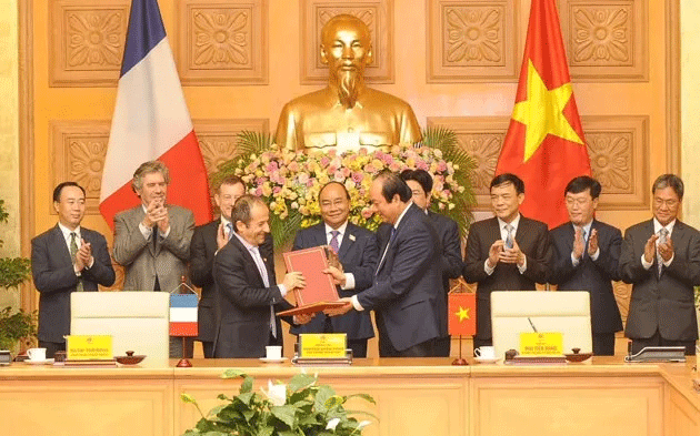 Thủ tướng Nguyễn Xuân Phúc dự lễ ký hợp tác giữa Văn phòng Chính phủ với AFD, tiếp Tỉnh trưởng Vân Nam (Trung Quốc)