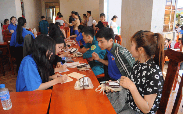 Gần 1.000 người đăng ký hiến máu nhân đạo tại Lâm Hà