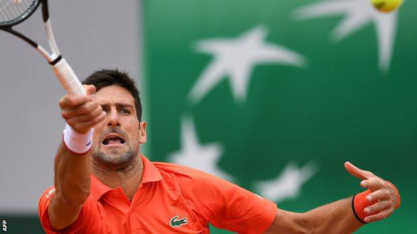 Novak Djokovic với 10 lần liên tiếp lọt vào tứ kết Roland Garros - Ảnh: AFP