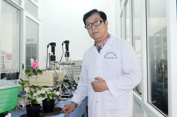 Giáo sư, Tiến sĩ Dương Tấn Nhựt
