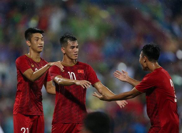 Tiến Linh ăn mừng bàn thắng thứ 2 vào lưới U23 Myanmar