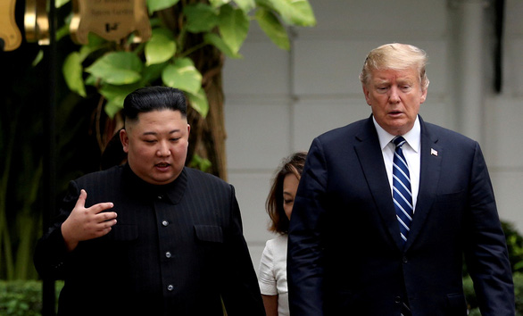 Ông Kim Jong Un (trái) và ông Donald Trump gặp nhau lần thứ 2 tại Hà Nội vào 2-2019