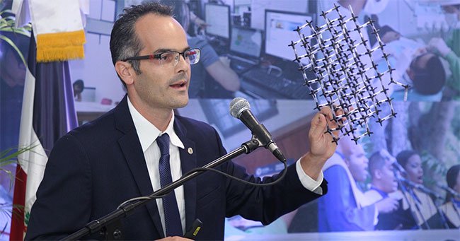 Fabrice Piazza, tác giả nghiên cứu, giới thiệu về vật liệu nano mới