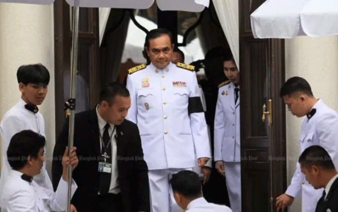 Thủ tướng Prayut rời tòa nhà Chính phủ sau khi tuyên thệ nhậm chức