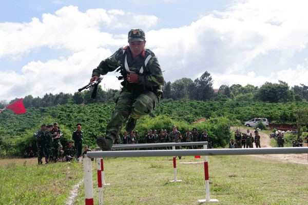 Vận động viên tham gia bốn môn thể thao quân sự phối hợp