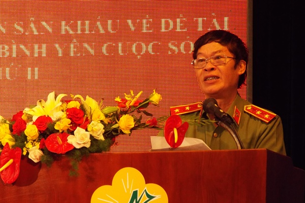 Trung tướng Nguyễn Hữu Ước khai mạc trại sáng tác