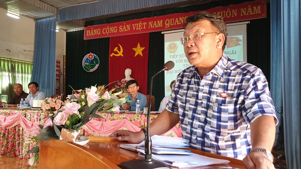 Ông Nguyễn Tạo, Phó trưởng Đoàn ĐBQH đơn vị tỉnh Lâm Đồng giải trình ý kiến cử tri tại buổi tiếp xúc