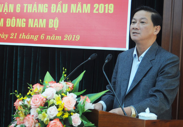 Phó Bí thư Thường trực Tỉnh ủy, Chủ tịch HĐND tỉnh Lâm Đồng, Trần Đức Quận phát biểu tại hội nghị