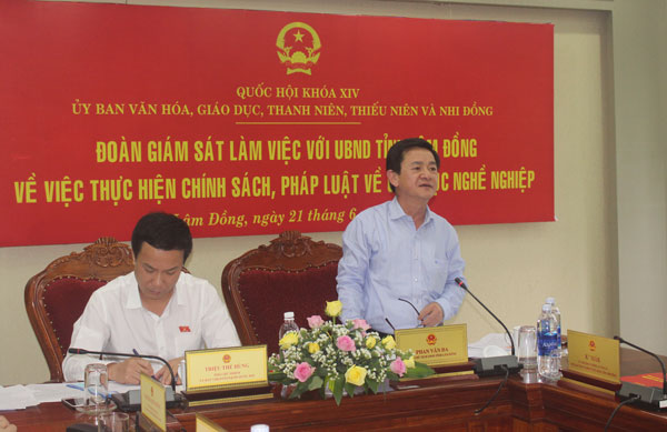 Phó Chủ tịch UBND tỉnh Phan Văn Đa giải trình những nội dung liên quan của Đoàn giám sát về giáo dục nghề nghiệp tại Lâm Đồng